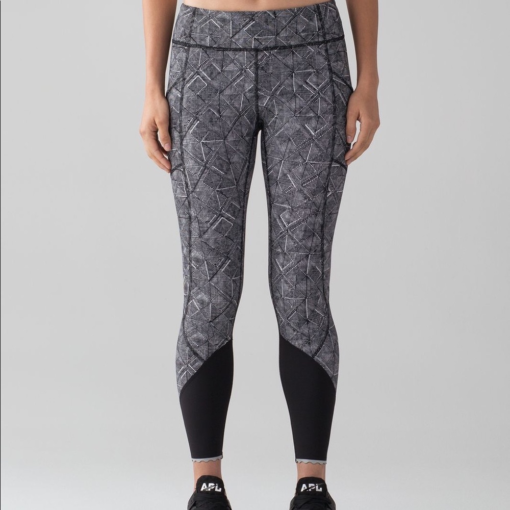 Lululemon Tight Stuff Tight II, size 6